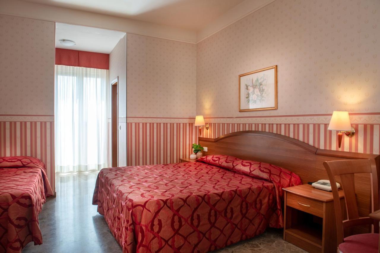 Hotel Tiffany ريميني المظهر الخارجي الصورة