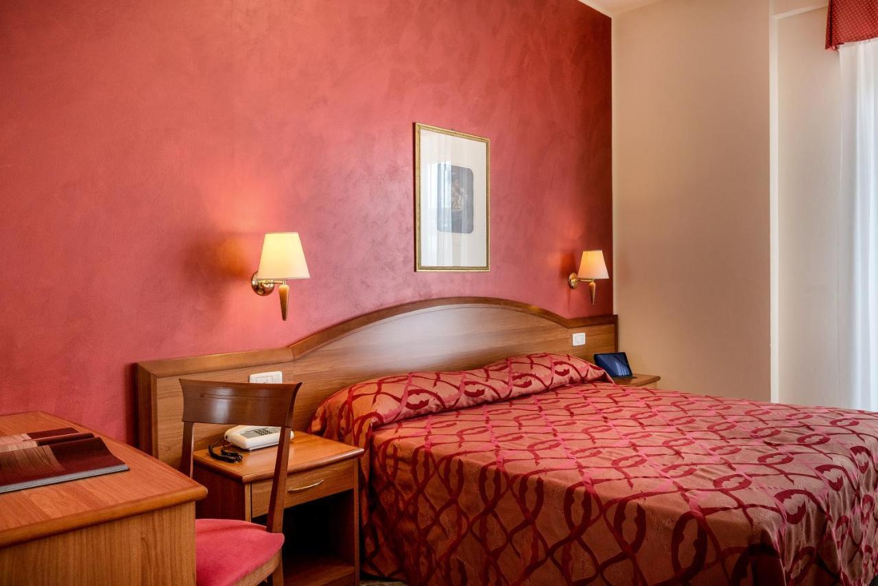 Hotel Tiffany ريميني المظهر الخارجي الصورة
