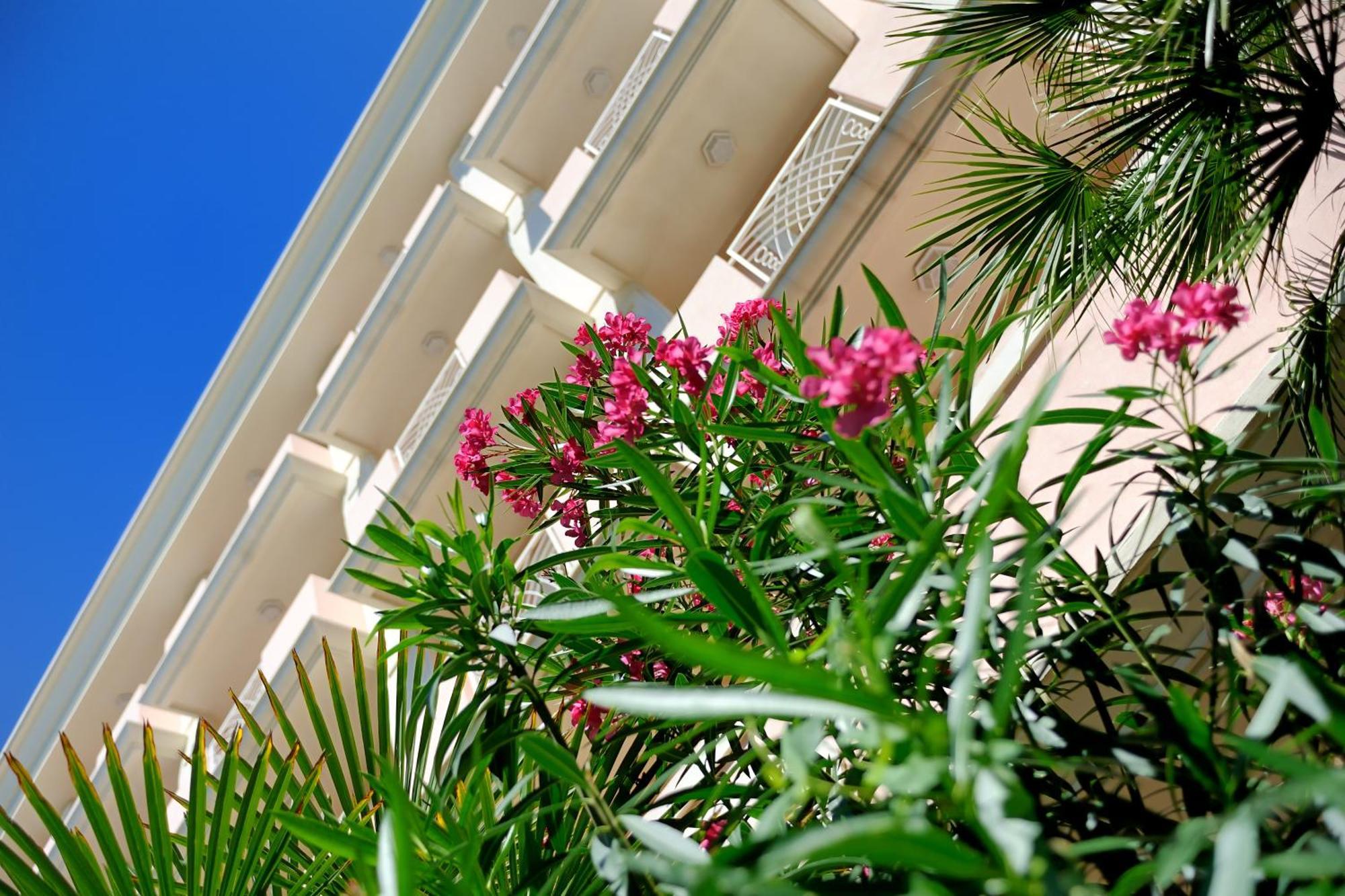 Hotel Tiffany ريميني المظهر الخارجي الصورة
