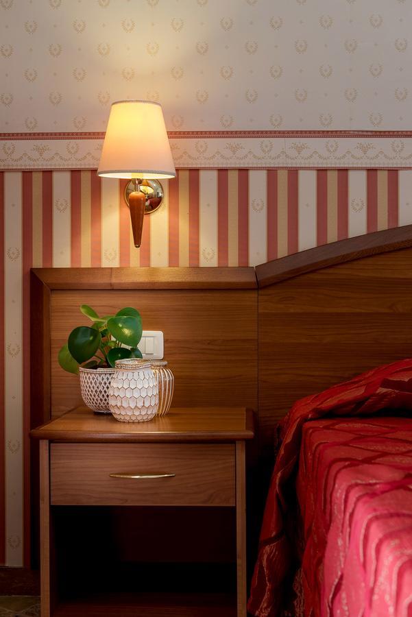 Hotel Tiffany ريميني المظهر الخارجي الصورة